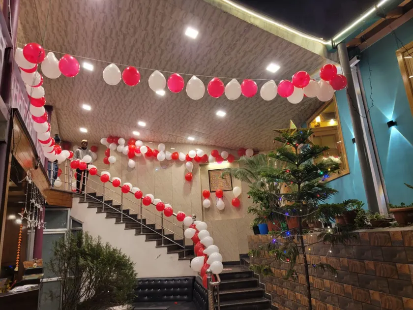 Goroomgo Hidden Chalet Mall Road Nainital - Interior entrance