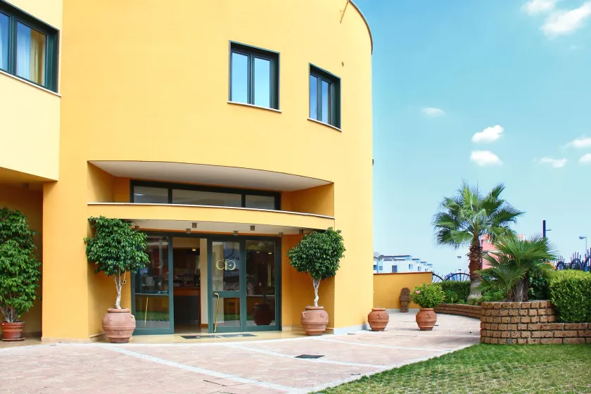 City Hotel - Image 1