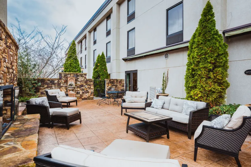 Hampton Inn Madison Huntsville Airport - Image 1