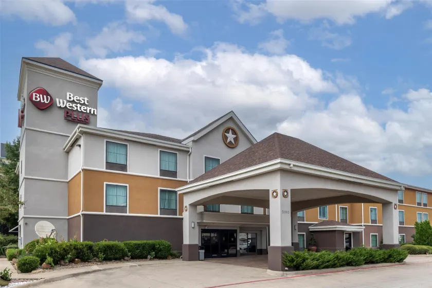 Best Western Plus Denton Inn & Suites - Image 1