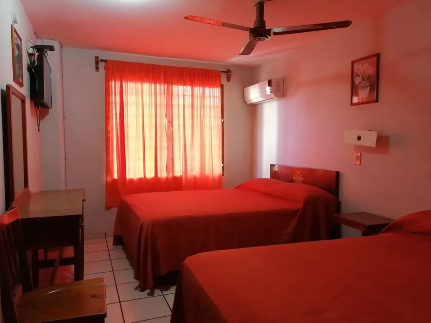 Hotel Acapulco - Image 1