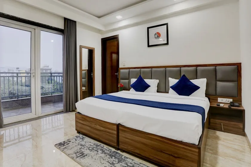 Hotel Greysky Medicity Gurgaon - Image 1