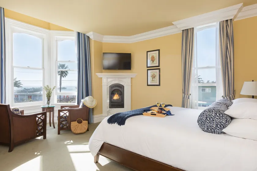 West Cliff Inn, A Four Sisters Inn - Image 1