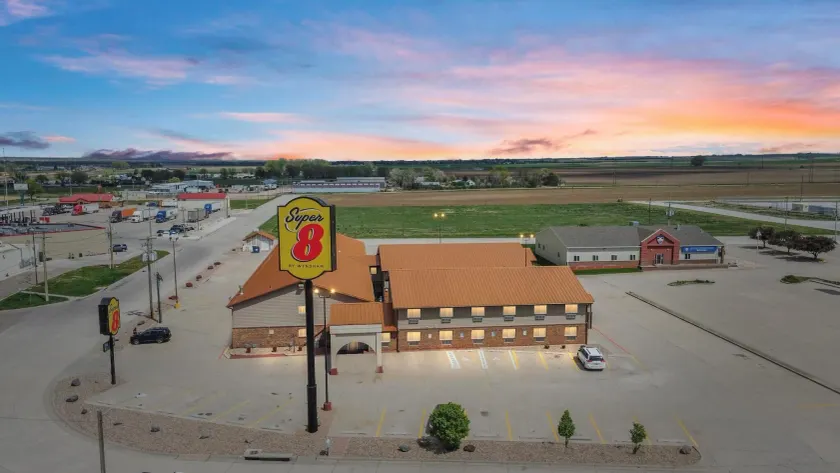 Super 8 by Wyndham Ogallala - Image 1