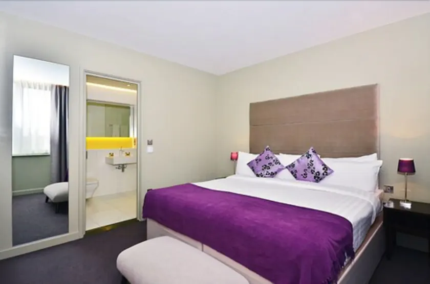 Axiom Park Hotel - Image 1