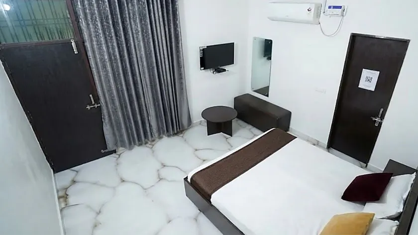 Elite inn Lucknow - Room