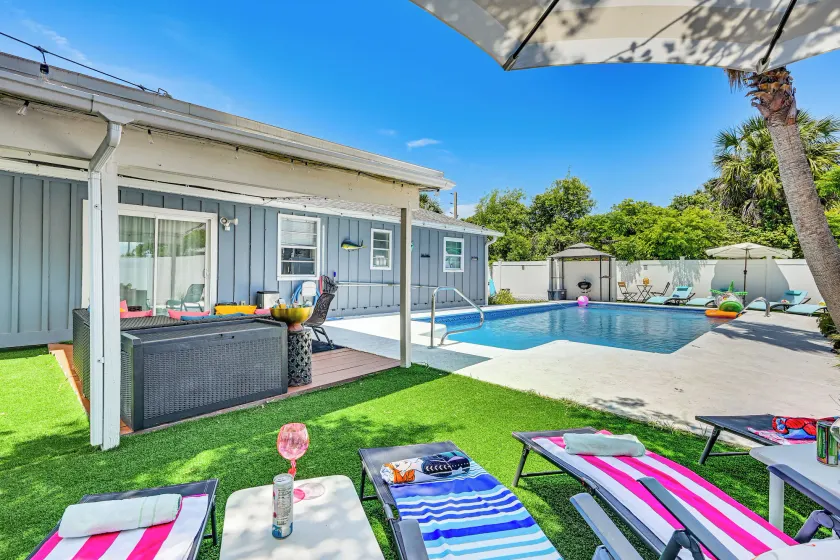 Outdoor Oasis & All-ages Fun! Gulf Coast Getaway - Image 1