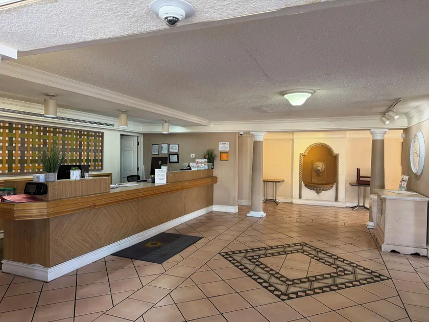 Townhouse Garden Inn & Suites San Antonio I 35 - Reception