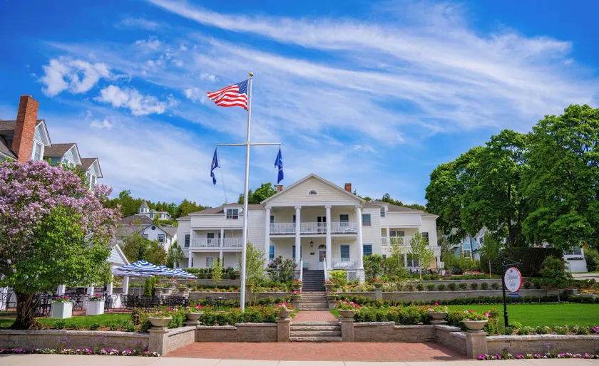 Harbour View Inn - Image 1