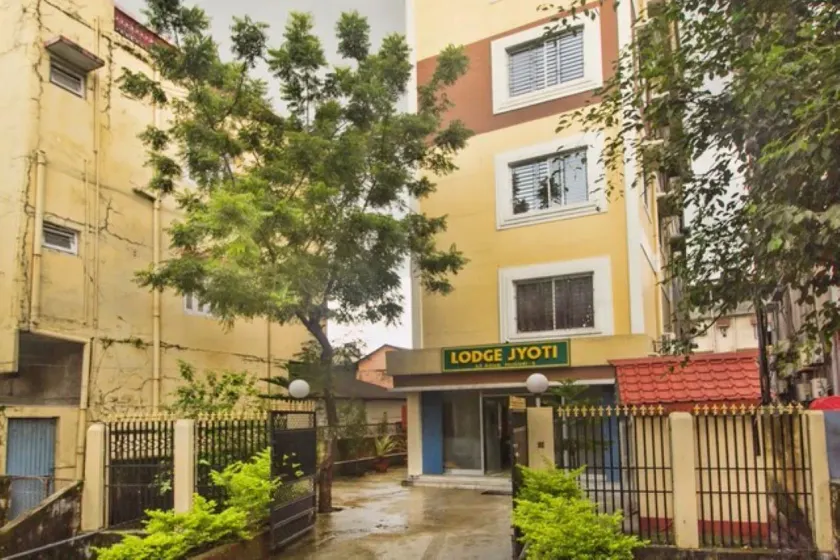 Collection O SF Road Siliguri Formerly Jyoti Hotel - Image 1