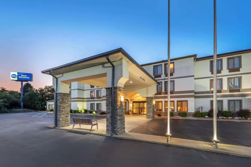 Best Western St. Clairsville Inn & Suites - Image 1