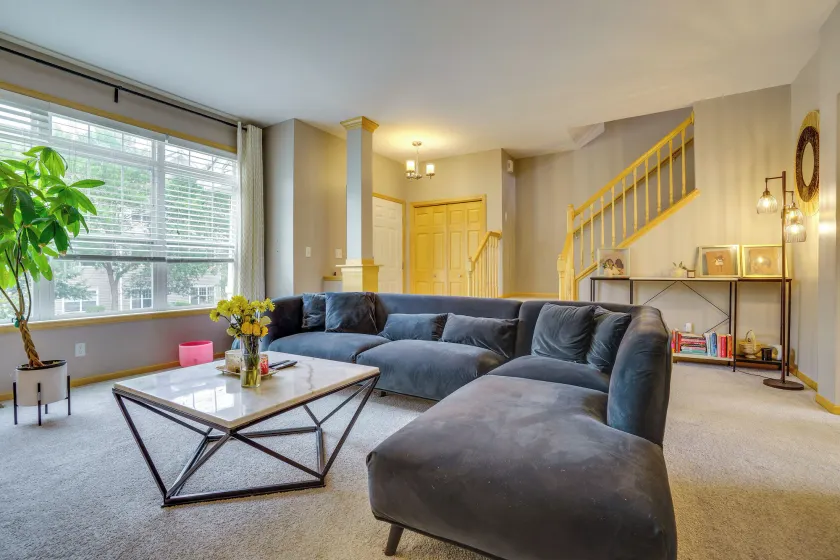 Spacious & Quiet Townhome In the Twin Cities - Image 1
