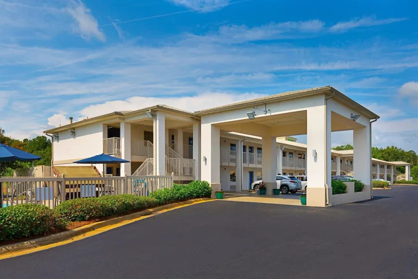 Motel 6-Albany, GA - Image 1