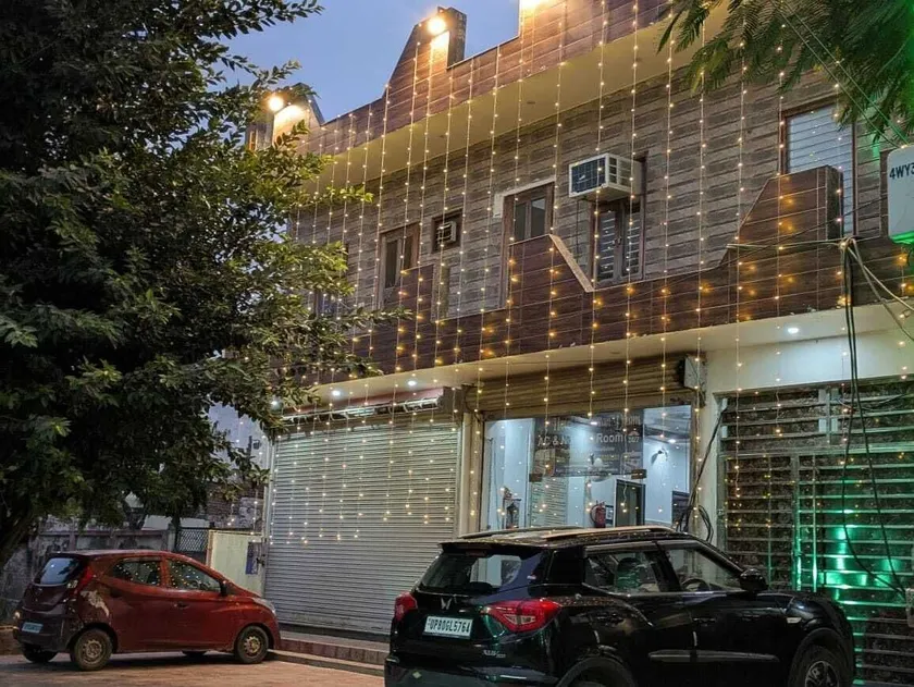 Hotel Nidhivan Dham - Image 1