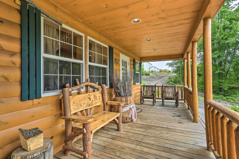 18 Mi to Slopes! Cabin w/ Valley Views in Blakely - Innvendig
