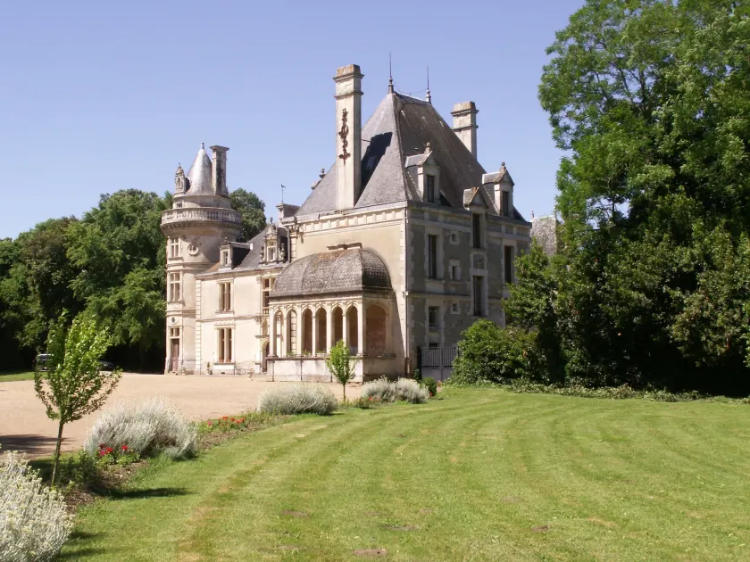 Château de la Court d'Aron - Image 1
