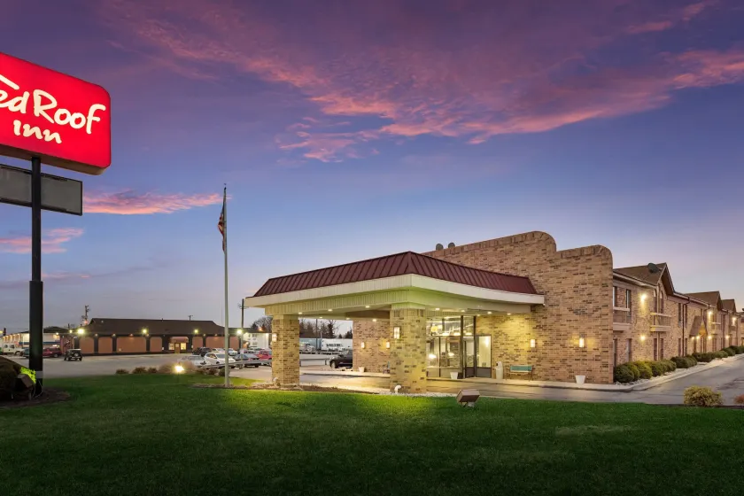 Red Roof Inn Fort Wayne - Image 1