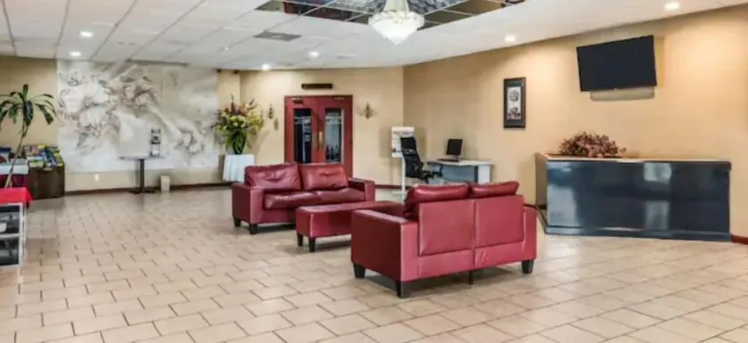 Red Carpet Inn & Suites - Image 1