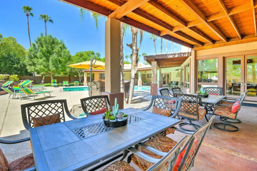 2 Mi to Old Town: 'The Grand Palms Estate' w/ Pool - Image 1