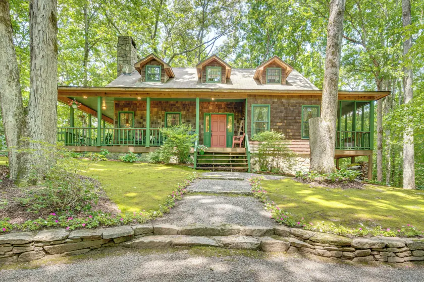 Vintage Home Nestled in the Woods of Smoky Mtns - Image 1