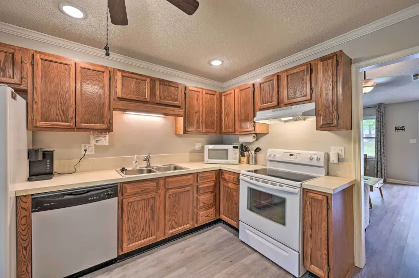 Lovely High Point Abode ~ 2 Mi to University! - Intérieur