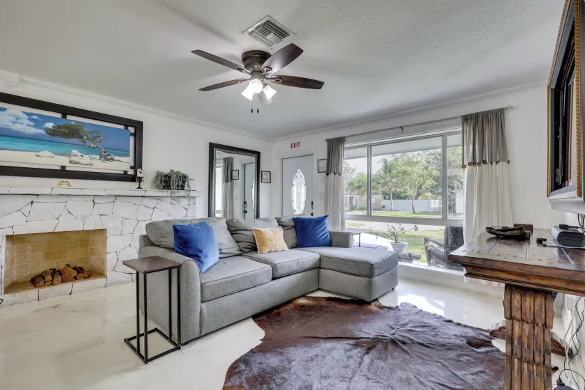 Palm & Pearl Retreat Near Beach & Hard Rock - Image 1