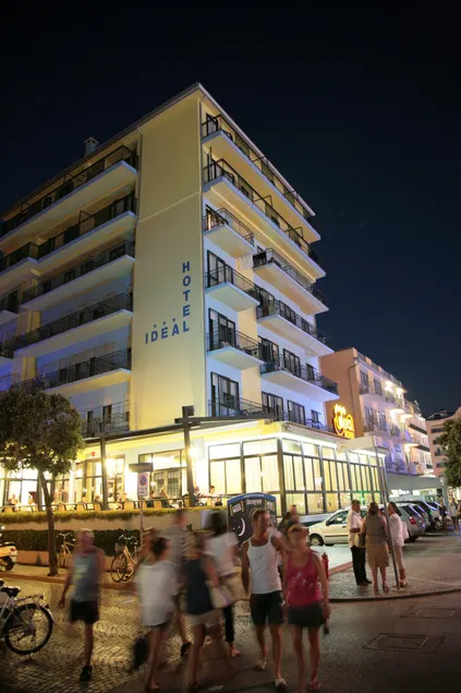 Hotel Ideal Sottomarina - Image 1