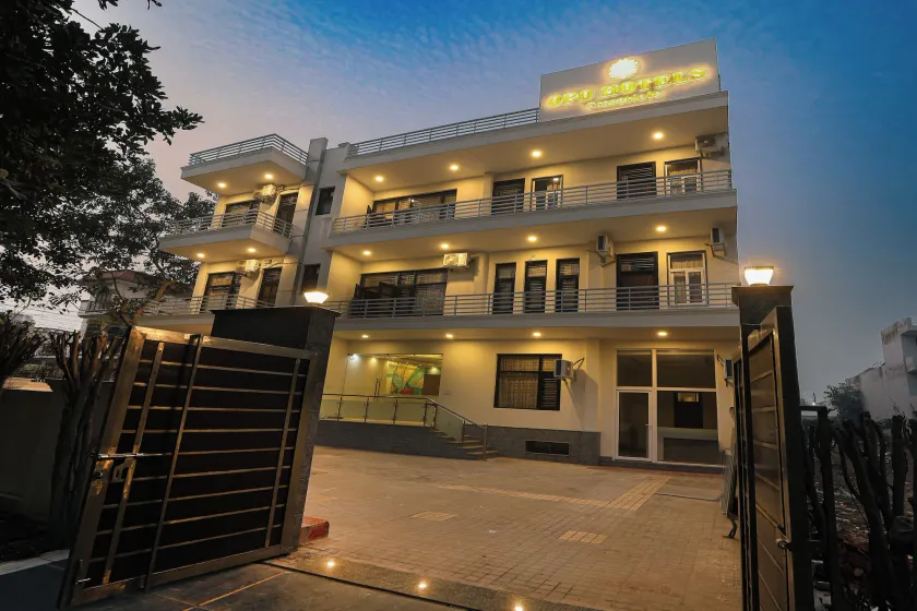 OPO Essential, Sector 21 Gurgaon - Image 1