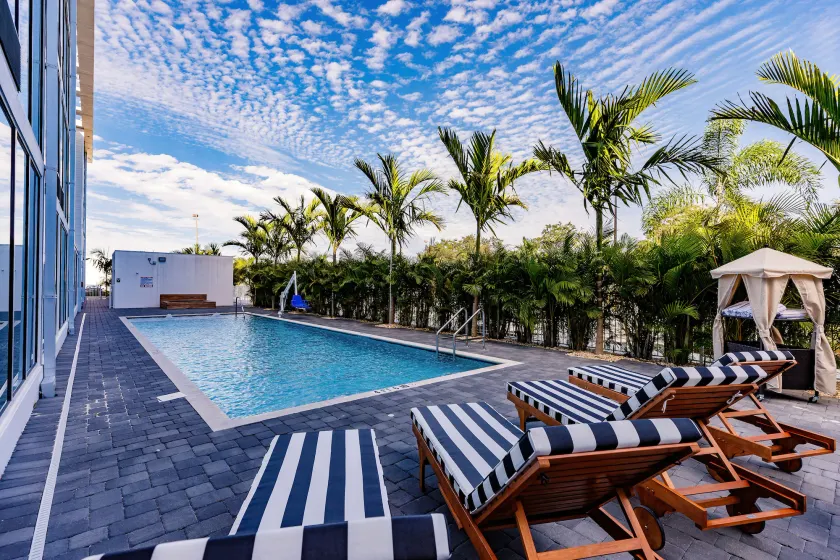 Kompose Boutique Hotel Sarasota - Image 1