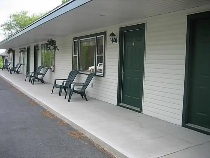 Spring Motor Inn - Image 1