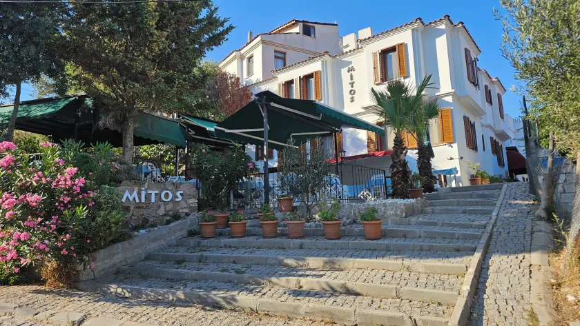 Mitos Hotel - Image 1