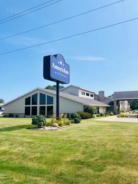 AmericInn by Wyndham Iowa Falls - Image 1