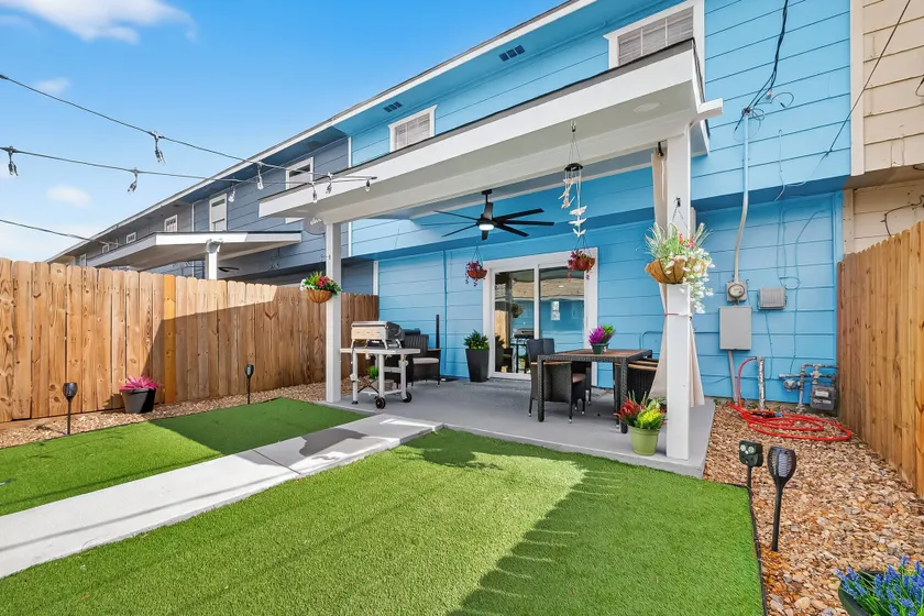 1/2 Mi to Sylvan Beach Park! Chic Townhome w/ Yard - Image 1