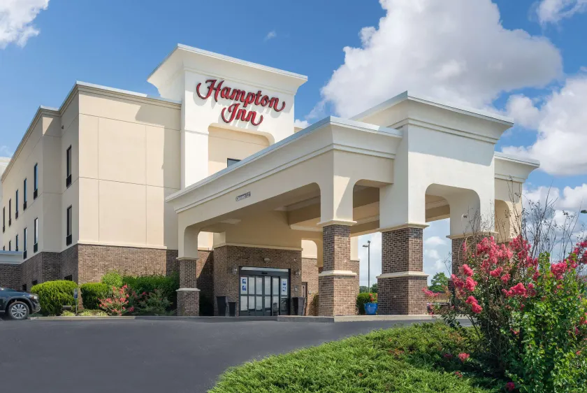 Hampton Inn London-North - Image 1