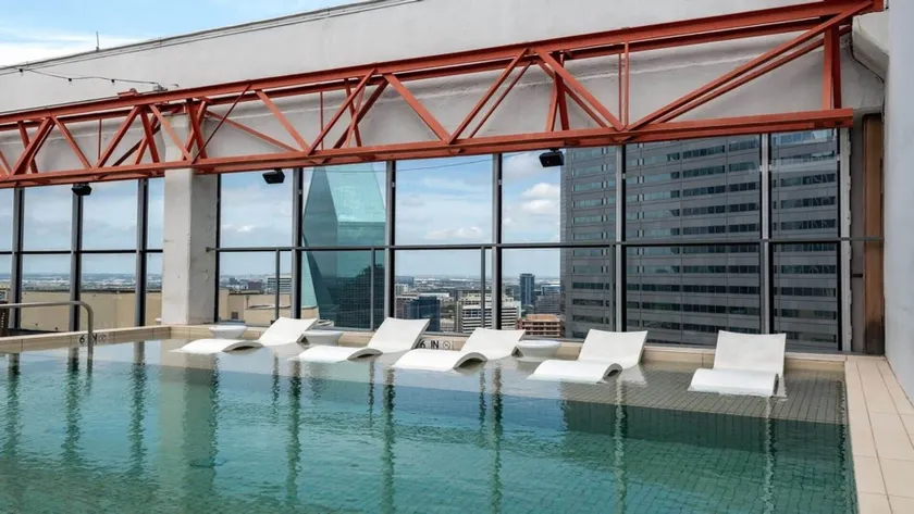 16th FL Bold CozySuites w/pool, gym, roof #5 - Image 1