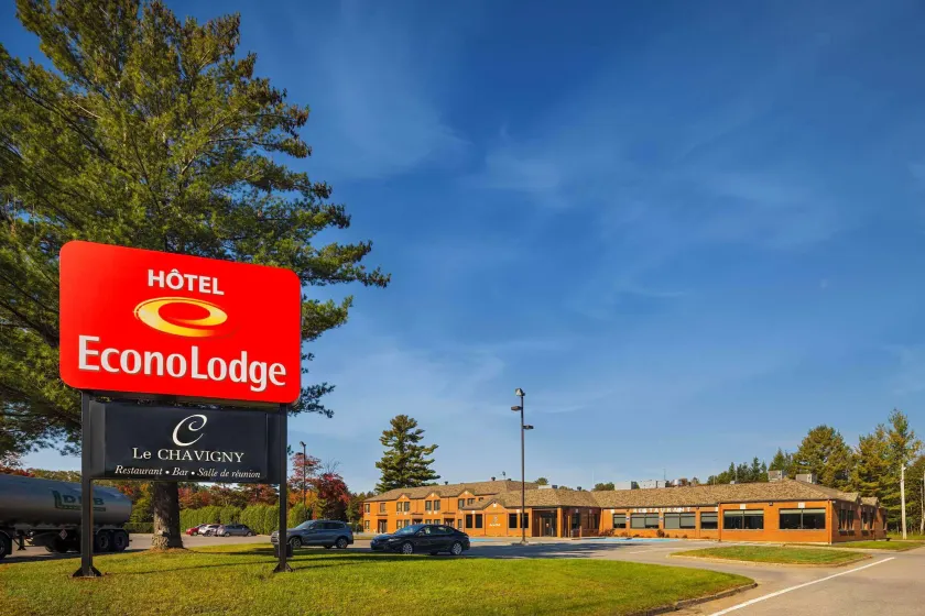 Econo Lodge - Image 1