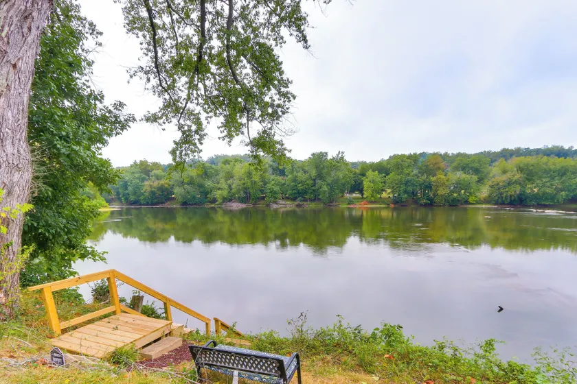 Peaceful Riverfront Retreat w/ Yoga & Art Studio! - Image 1