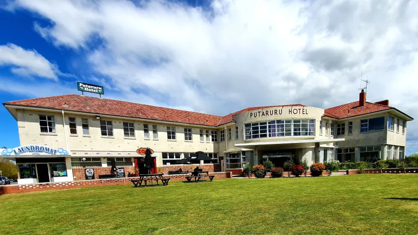 Putaruru Hotel - Image 1