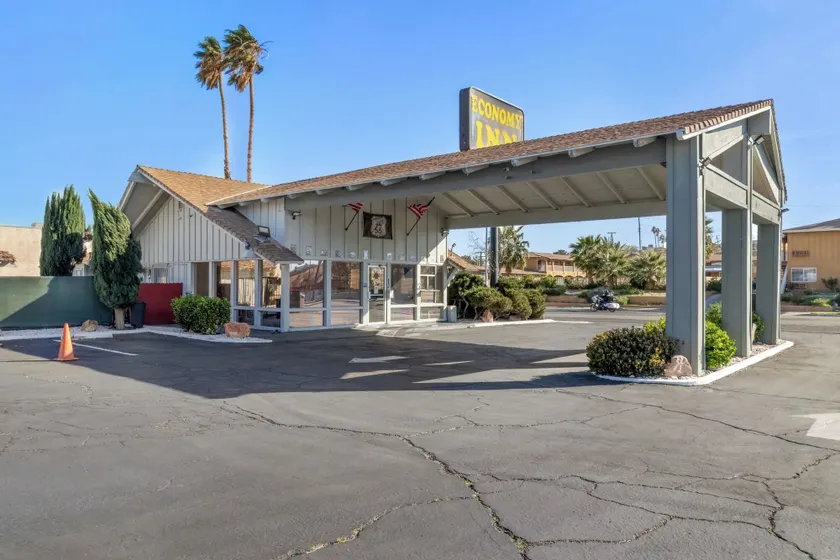 Economy Inn Barstow - Image 1