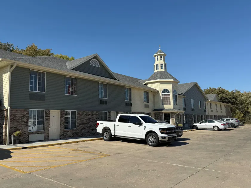 Victorian Inn - Image 1