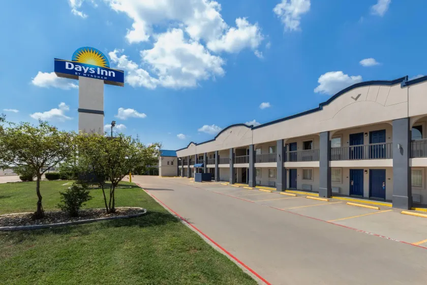 Days Inn by Wyndham Temple - Image 1