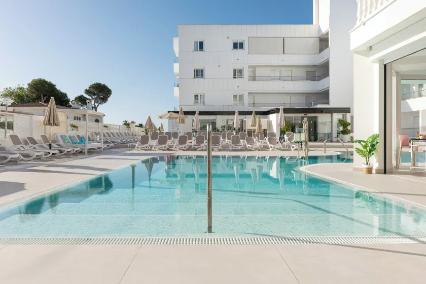 Welikehotel Triton Beach - Image 1