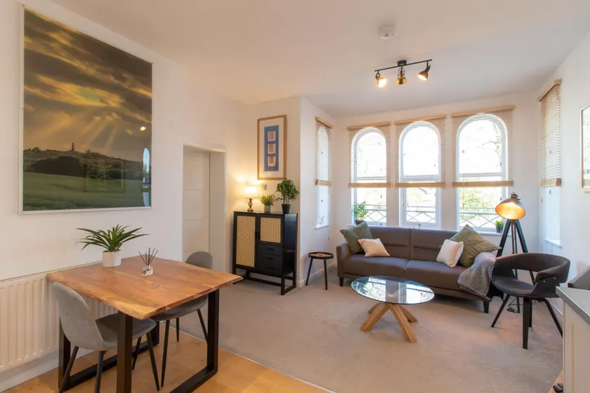 Crescent House Apartments - Image 1