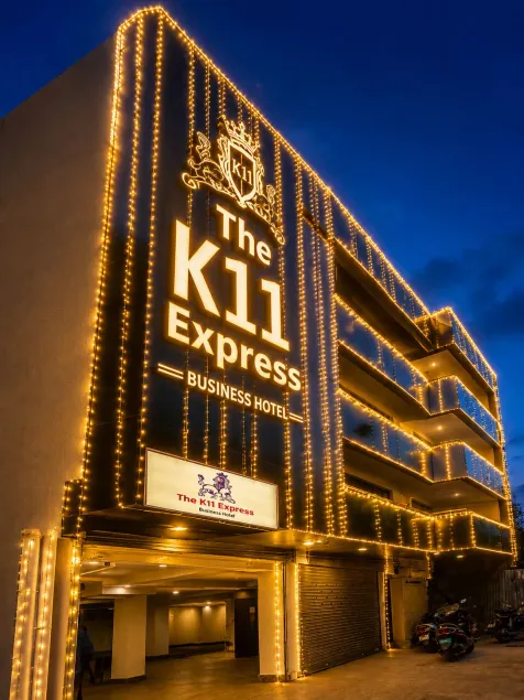 K11 Express - Opp Express Avenue - Image 1