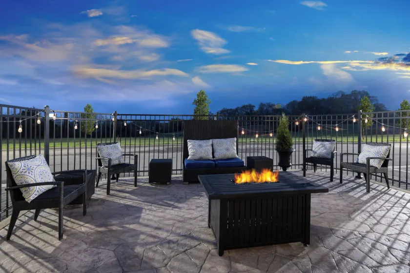Garner Hotel Clarksville Northeast by IHG - Image 1
