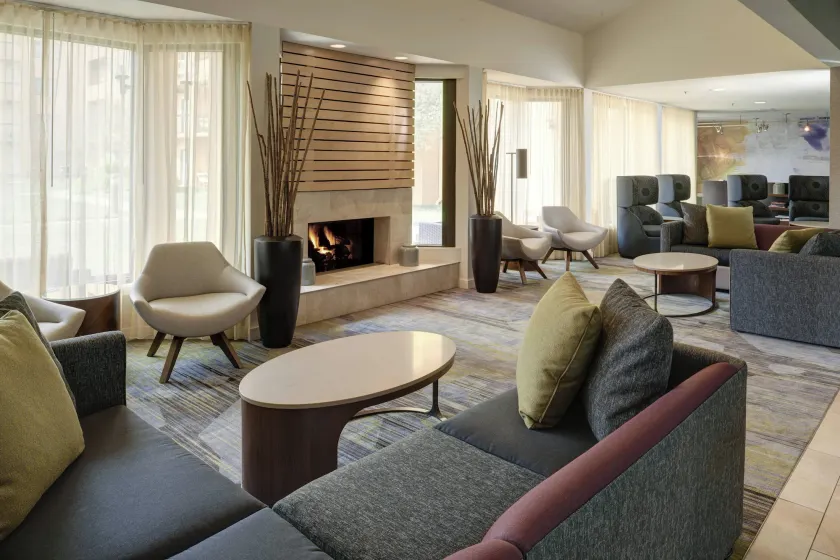 Courtyard by Marriott Indianapolis Airport - Image 1