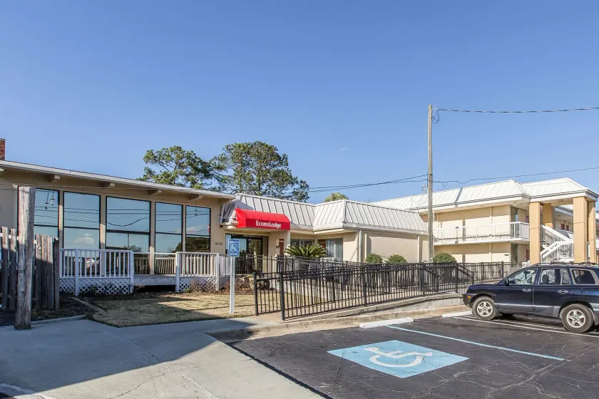 Econo Lodge Thomasville - Image 1