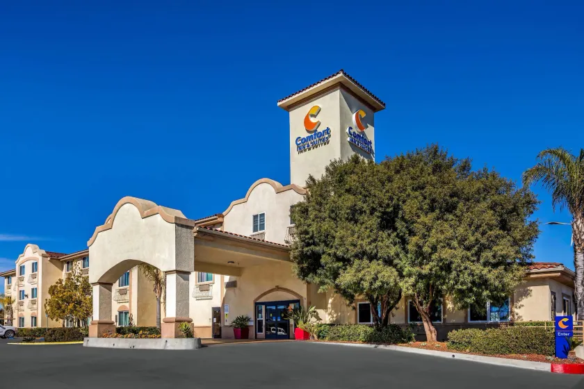 Comfort Inn & Suites Murrieta Temecula Wine Country - Image 1