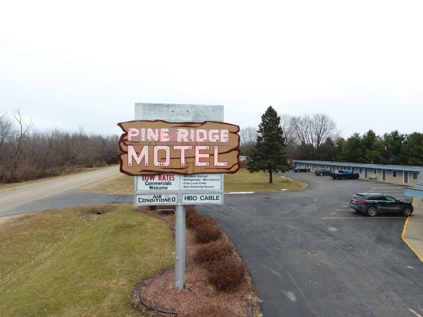 Pine Ridge Motel - Image 1