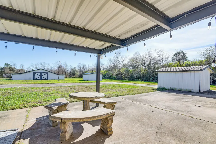 Family-friendly Home on 2 Acres Near Dtwn Houston - Image 1